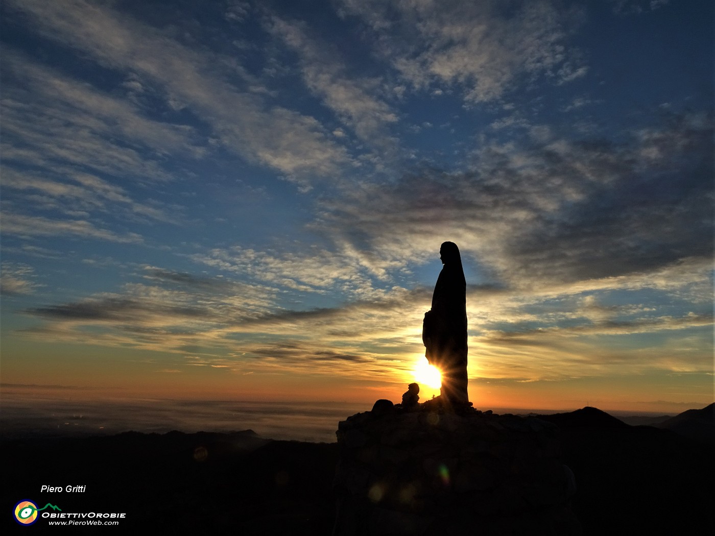 55 Luci del tramonto alla Madonnina del Costone (1195 m).JPG